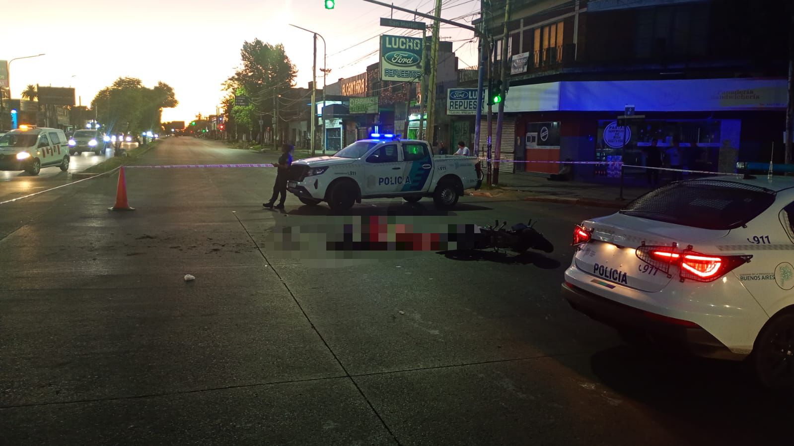 Morón: murió un repartidor de Pedidos Ya al cruzar en rojo y ser atropellado por un colectivo