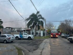Incendio en Tesei, calle Origone esq. Charras, Hurlingham