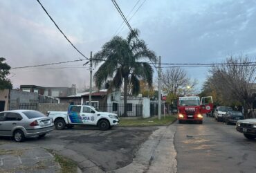Incendio en Tesei, calle Origone esq. Charras, Hurlingham